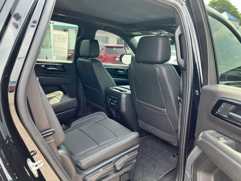 Used 2025 Chevrolet Tahoe Z71 w/ Comfort Package AWD/4WD image 12