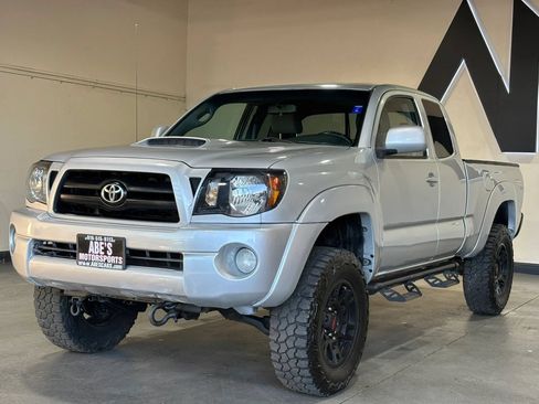 Used 2005 Toyota Tacoma PreRunner RWD image 1