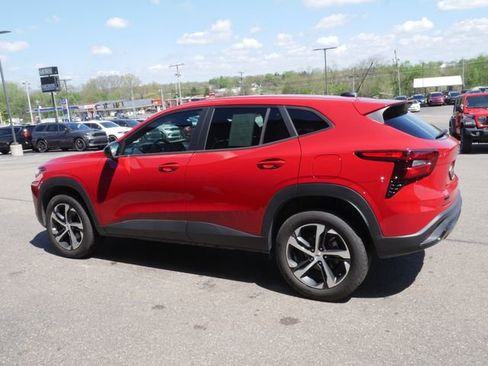 Used 2026 Chevrolet Trax RS FWD image 9