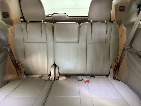Used 2015 Chrysler Town & Country Touring FWD image 24