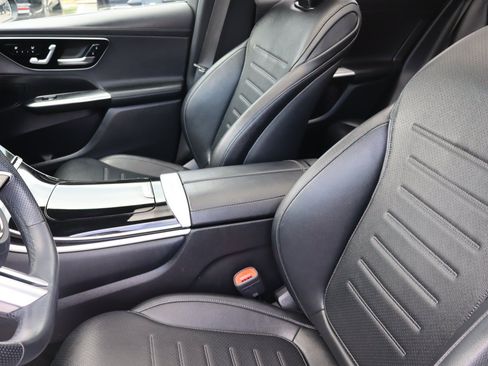 Used 2025 Mercedes-Benz GLC 350e 4MATIC w/ AMG Line image 26