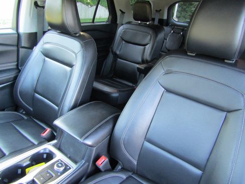 Used 2023 Ford Explorer XLT w/ Equipment Group 202A AWD/4WD image 32