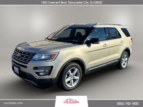 Used 2017 Ford Explorer XLT w/ Equipment Group 202A image 10