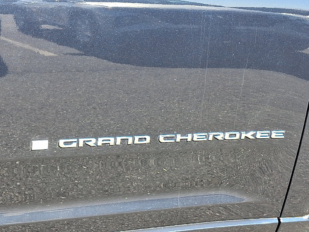 Used 2023 Jeep Grand Cherokee Overland AWD/4WD image 32