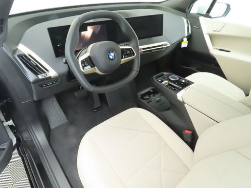 Used 2026 BMW iX xDrive45 w/ Premium Package AWD/4WD image 10