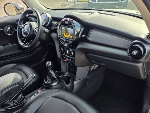 Used 2018 MINI Cooper 2-Door Hardtop w/ Cold Weather Package image 9