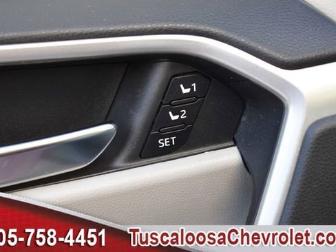 Used 2022 Toyota RAV4 XLE Premium image 18