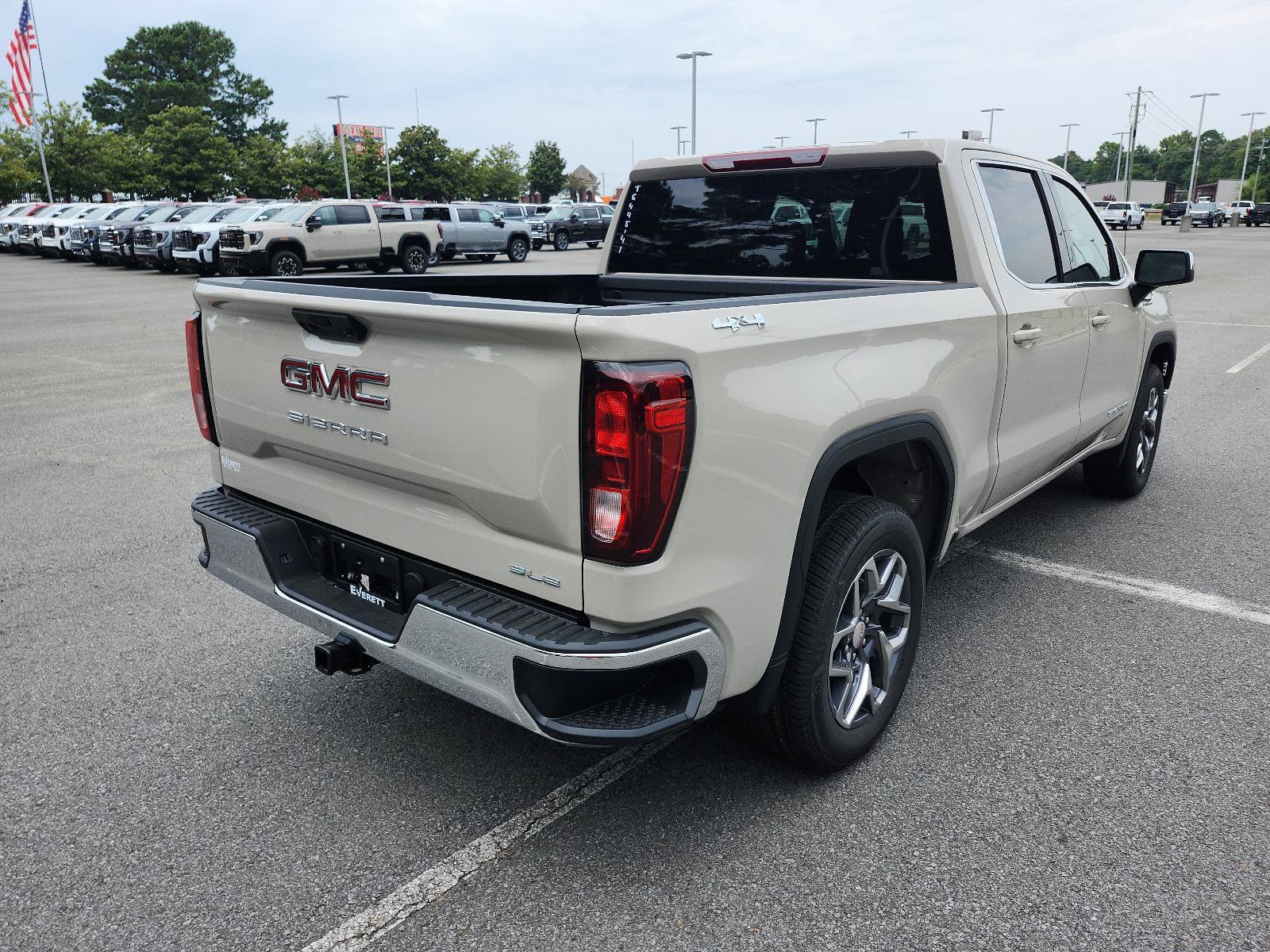 New 2026 GMC Sierra 1500 SLE AWD/4WD image 3