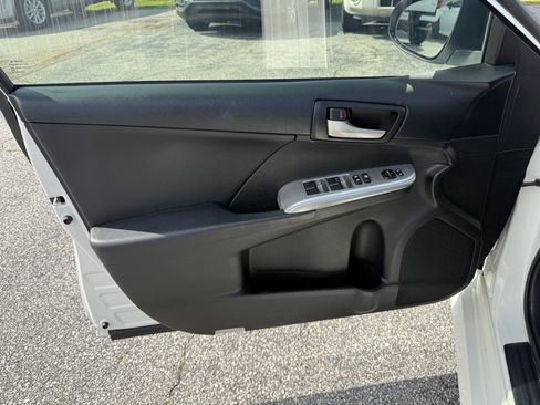 Used 2014 Toyota Camry SE image 13