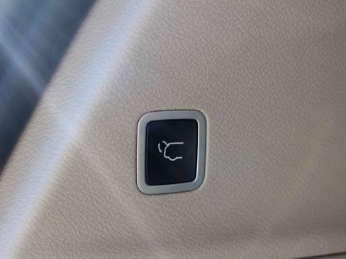 Used 2018 Chrysler Pacifica Touring-L w/ Advanced Safetytec Group FWD image 39