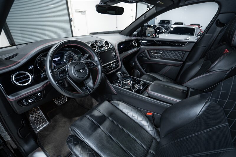 Used 2017 Bentley Bentayga AWD/4WD image 18