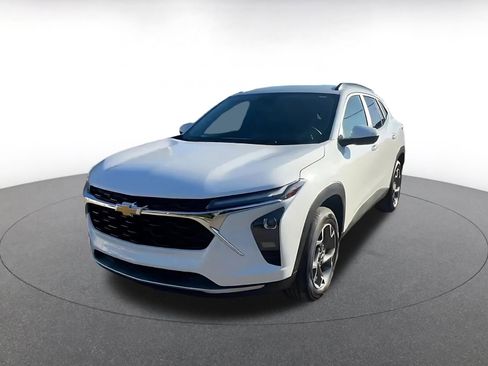 Used 2025 Chevrolet Trax LT image 7