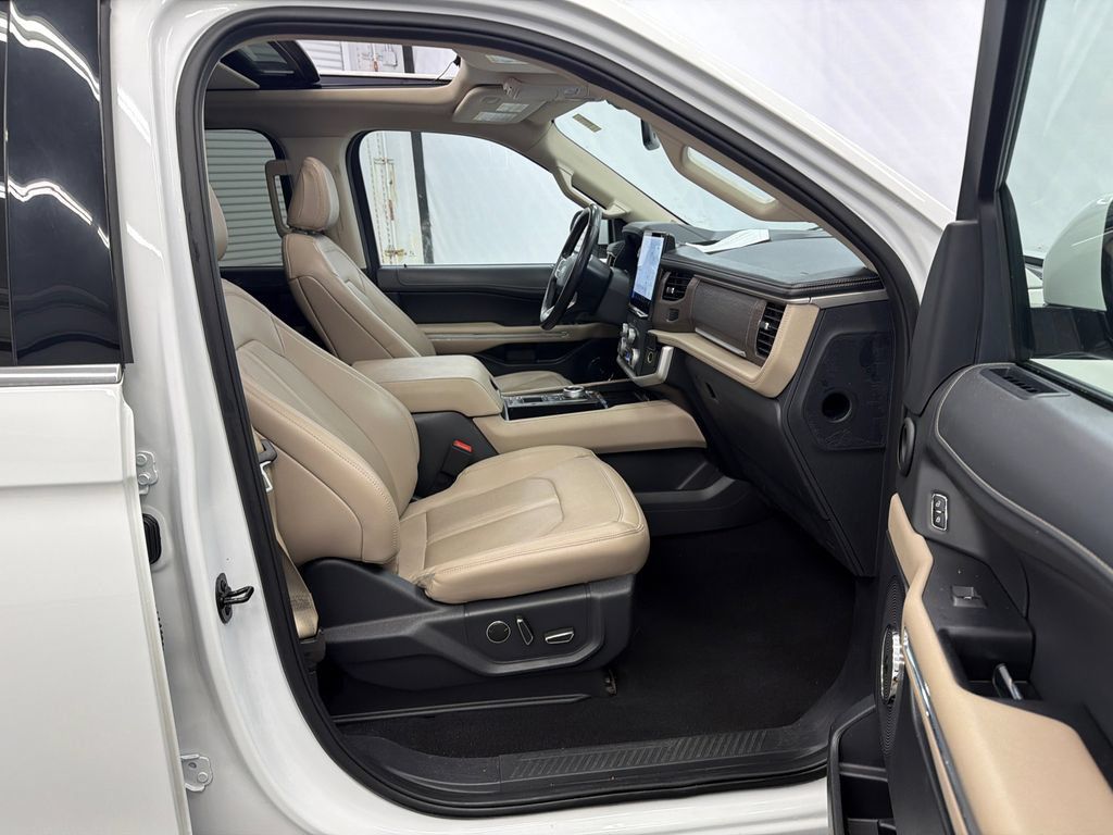 Used 2024 Ford Expedition Limited RWD image 15