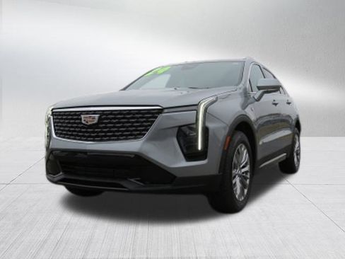 Used 2024 Cadillac XT4 Premium Luxury image 7