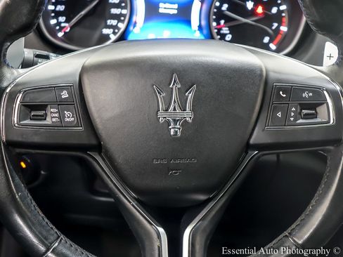Used 2018 Maserati Levante AWD/4WD image 18