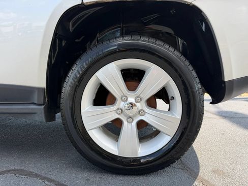 Used 2014 Jeep Compass Latitude FWD image 25