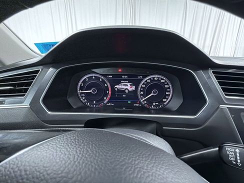 Used 2018 Volkswagen Tiguan SEL Premium AWD/4WD image 8