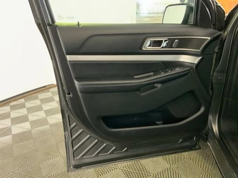 Used 2017 Ford Explorer XLT w/ Equipment Group 202A FWD image 14