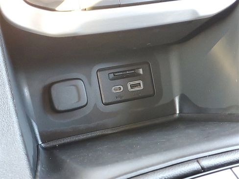 Used 2023 GMC Acadia SLT w/ Preferred Package image 30