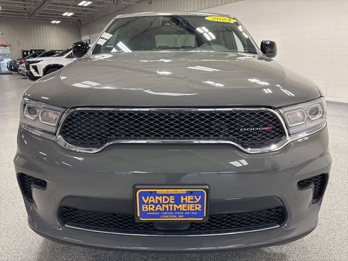 Used 2024 Dodge Durango SXT image 2