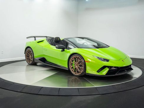 Used 2019 Lamborghini Huracan Performante AWD/4WD image 6