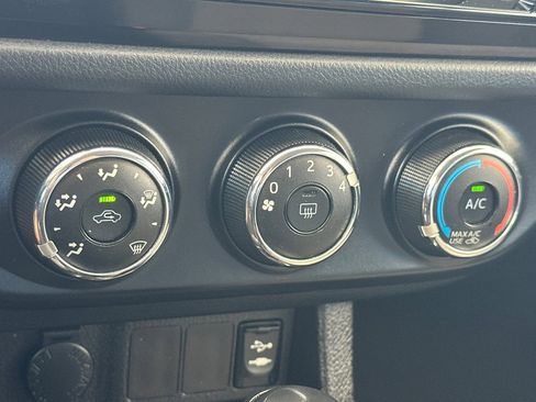 Used 2016 Toyota Corolla L FWD image 18