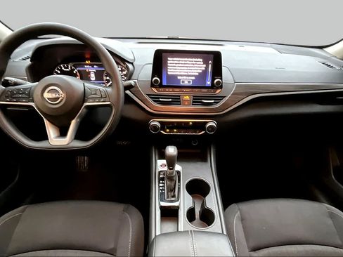 Used 2025 Nissan Altima 2.5 SV FWD image 14