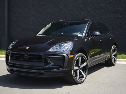 Certified 2026 Porsche Macan AWD/4WD image 1