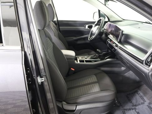 Used 2025 Kia Sorento LX image 27