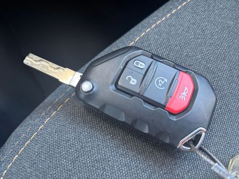 Used 2025 Jeep Wrangler Sahara image 22