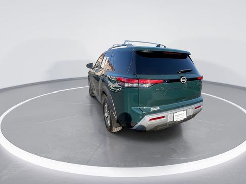 Used 2024 Nissan Pathfinder SL w/ Black Appearance Package AWD/4WD image 6