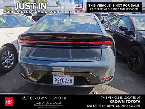 Used 2025 Toyota Prius XLE FWD image 3