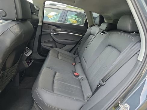 Used 2024 Audi Q8 e-tron Premium Plus image 11