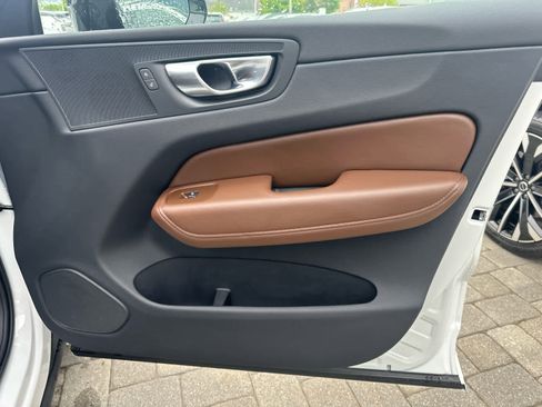 Used 2025 Volvo XC60 B5 Plus AWD/4WD image 42