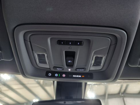 Used 2020 GMC Sierra 1500 SLT w/ SLT Premium Plus Package AWD/4WD image 11