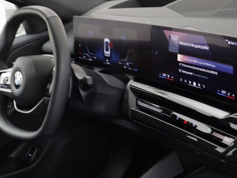 Used 2025 BMW 530i xDrive image 21