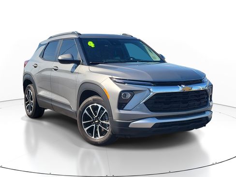 Used 2024 Chevrolet TrailBlazer LT w/ Driver Confidence Package FWD image 1