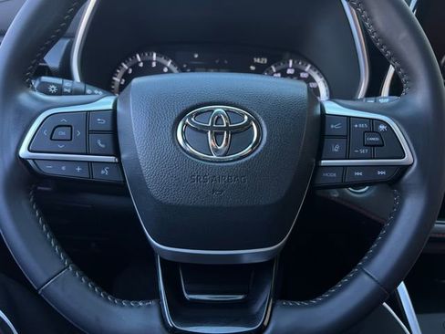 Used 2022 Toyota Highlander XSE image 22