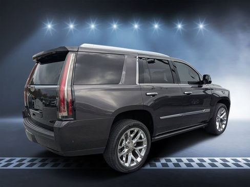 Used 2018 Cadillac Escalade Premium Luxury image 3