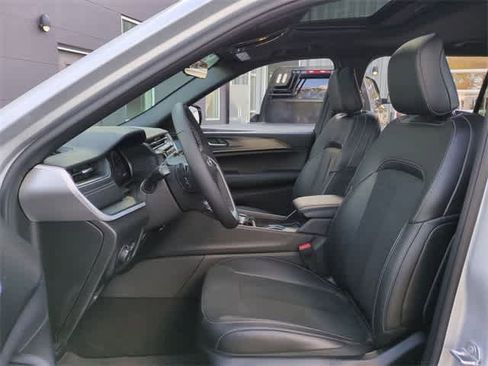 New 2025 Jeep Grand Cherokee L Altitude image 17