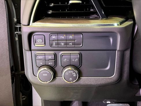 Used 2025 Chevrolet Tahoe LT AWD/4WD image 16