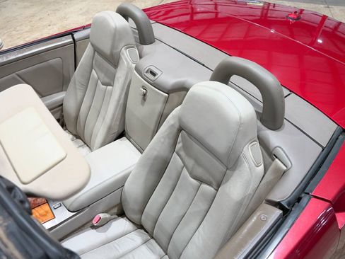 Used 2005 Cadillac XLR RWD image 19