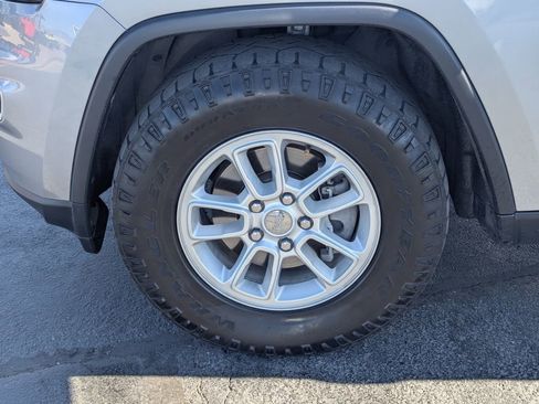 Used 2020 Jeep Grand Cherokee Laredo AWD/4WD image 13