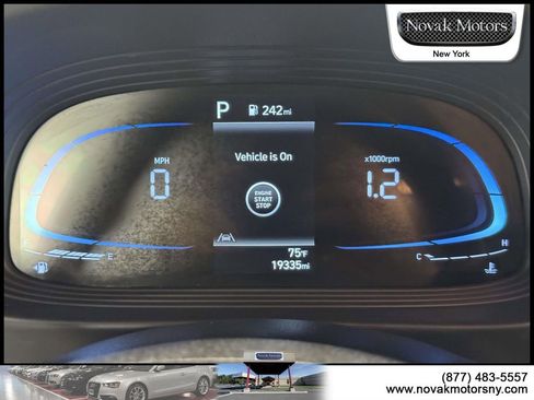 Used 2025 Hyundai Venue SEL FWD image 22