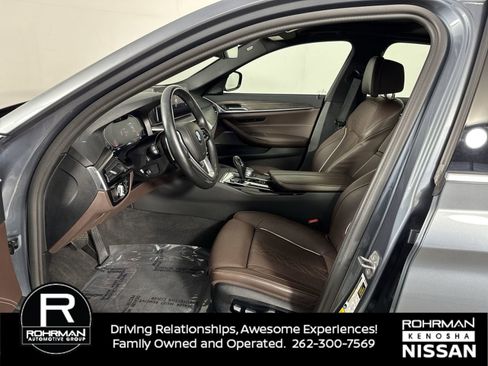 Used 2022 BMW 540i xDrive w/ Premium Package image 3