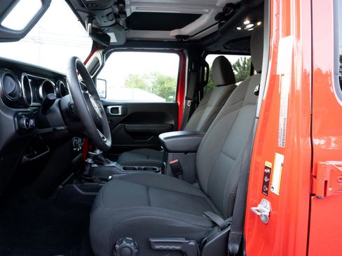 Used 2023 Jeep Wrangler Unlimited Sport image 12