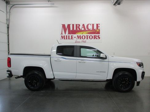 Used 2022 Chevrolet Colorado LT w/ LT Convenience Package image 6