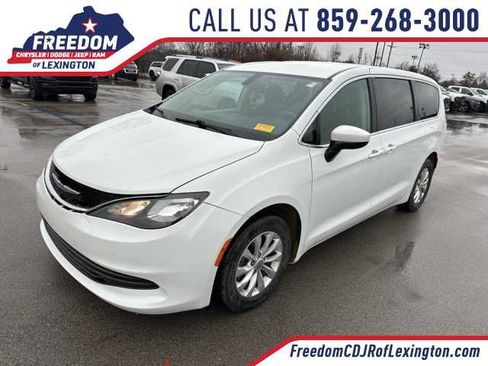 Used 2017 Chrysler Pacifica Touring w/ Tire & Wheel Group image 1