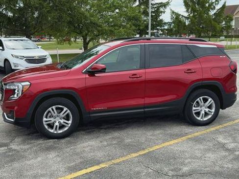 Used 2023 GMC Terrain SLE w/ Driver Convenience Package FWD image 5