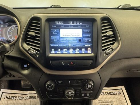 Used 2018 Jeep Cherokee Limited AWD/4WD image 19